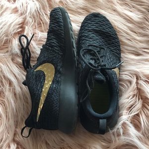 Customized Nike Roshes